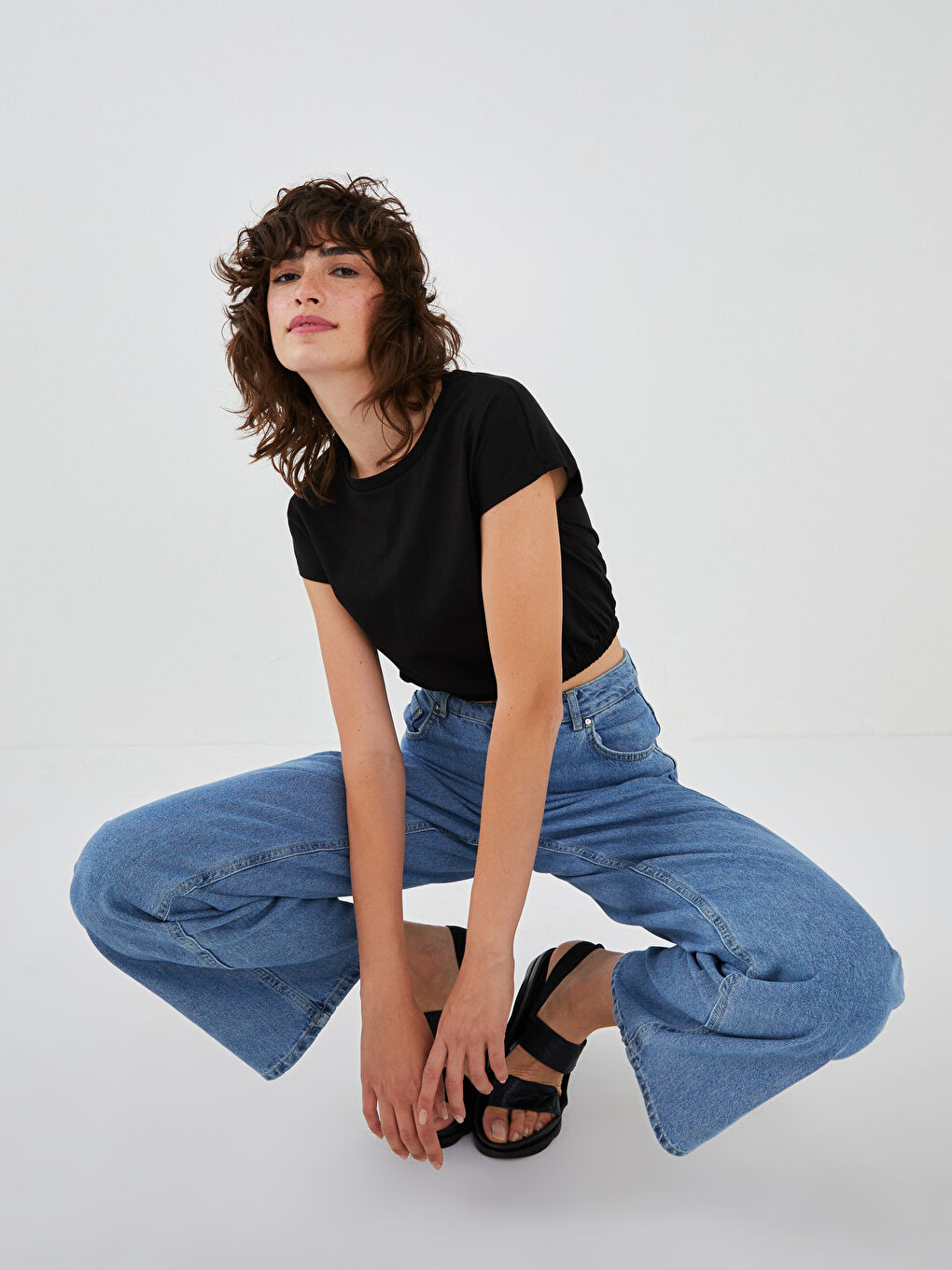 Crew Neck Sleeveless Basic Women's Crop Blouse