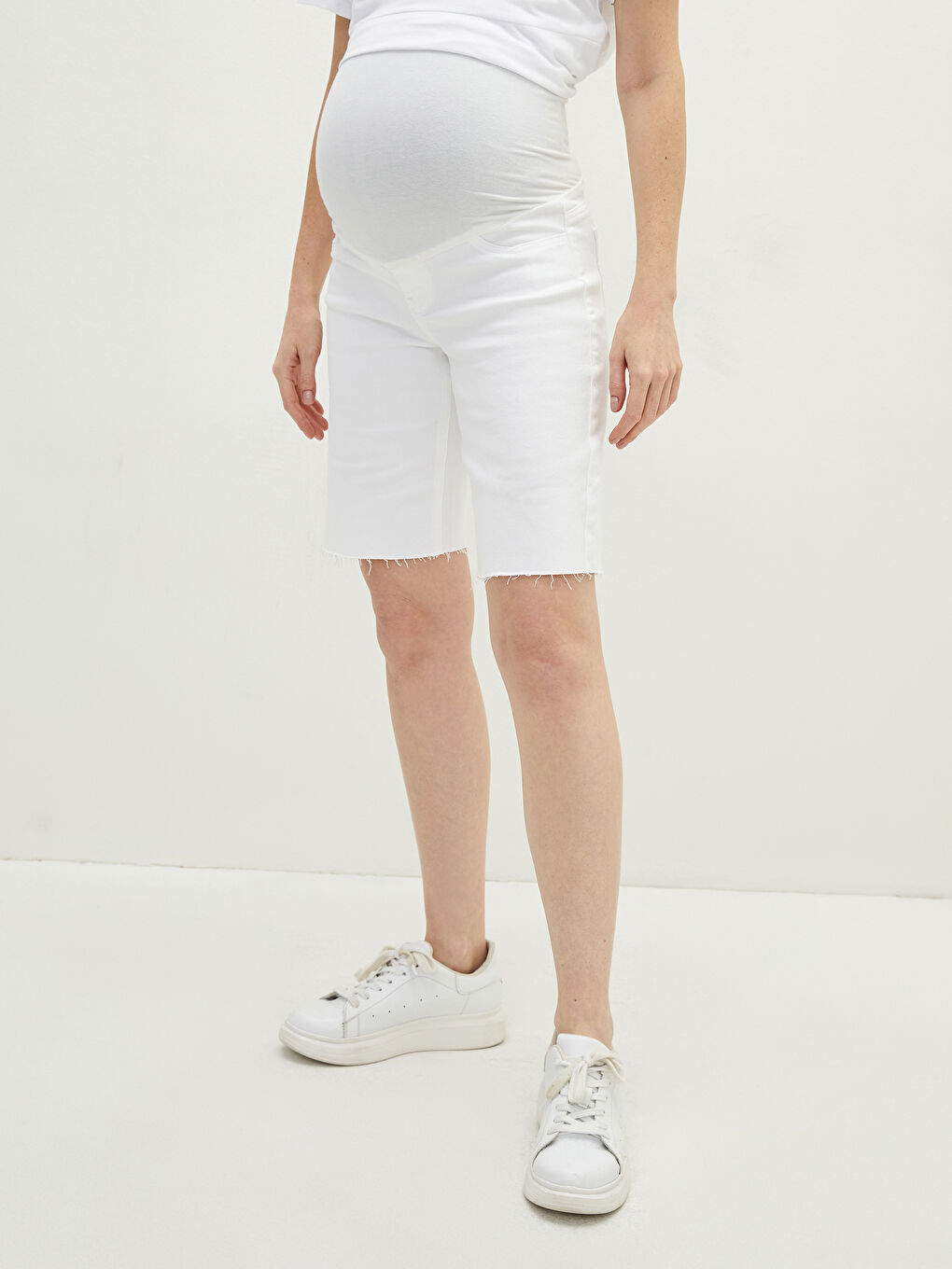 LCWAIKIKI Maternity Belly Paneled Pocket Detailed Maternity Jean Shorts -S1KO42Z8-844