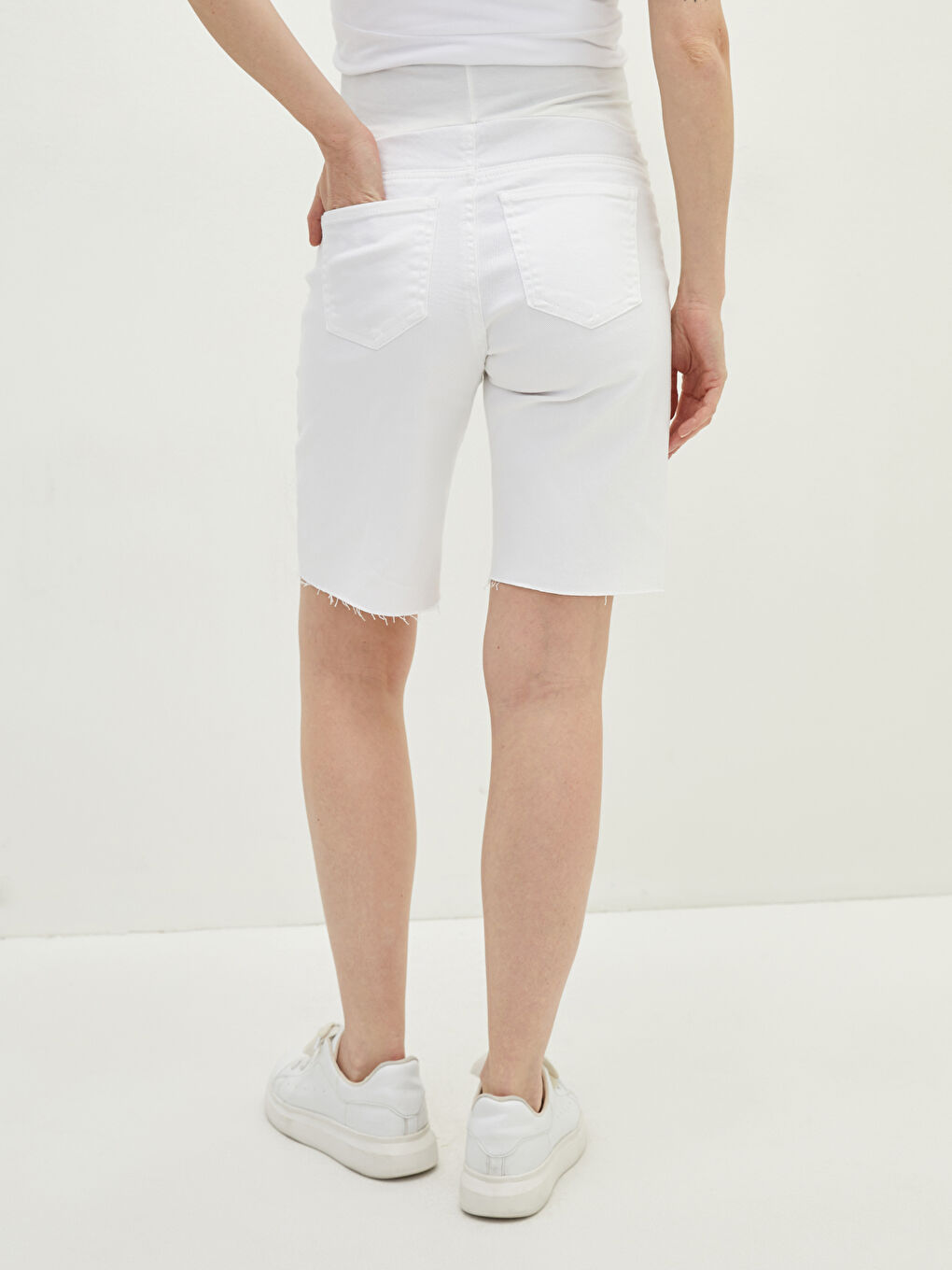 LCWAIKIKI Maternity Belly Paneled Pocket Detailed Maternity Jean Shorts -S1KO42Z8-844