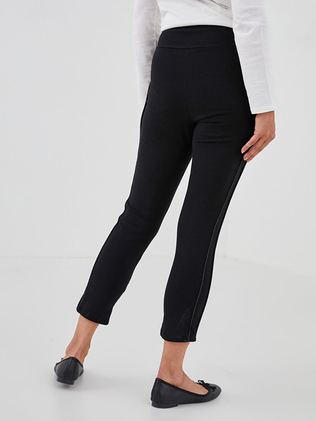 Siyah Beli Lastikli Parlak Şerit Detaylı Kadın Tayt-4