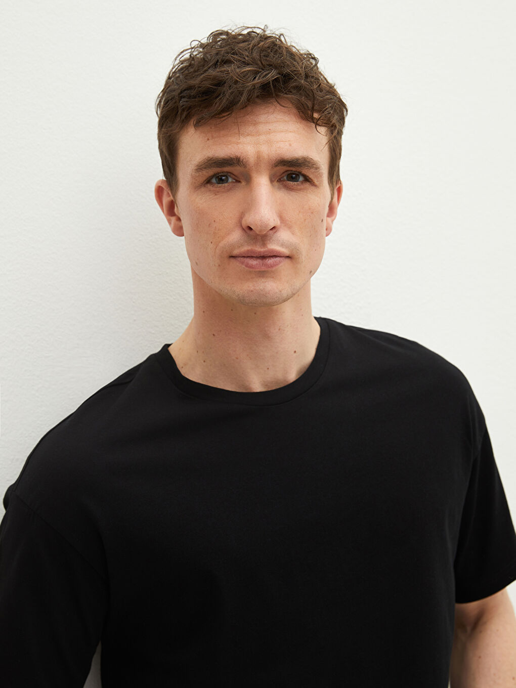 Siyah Bisiklet Yaka Kısa Kollu Basic Penye Erkek Tişört-2