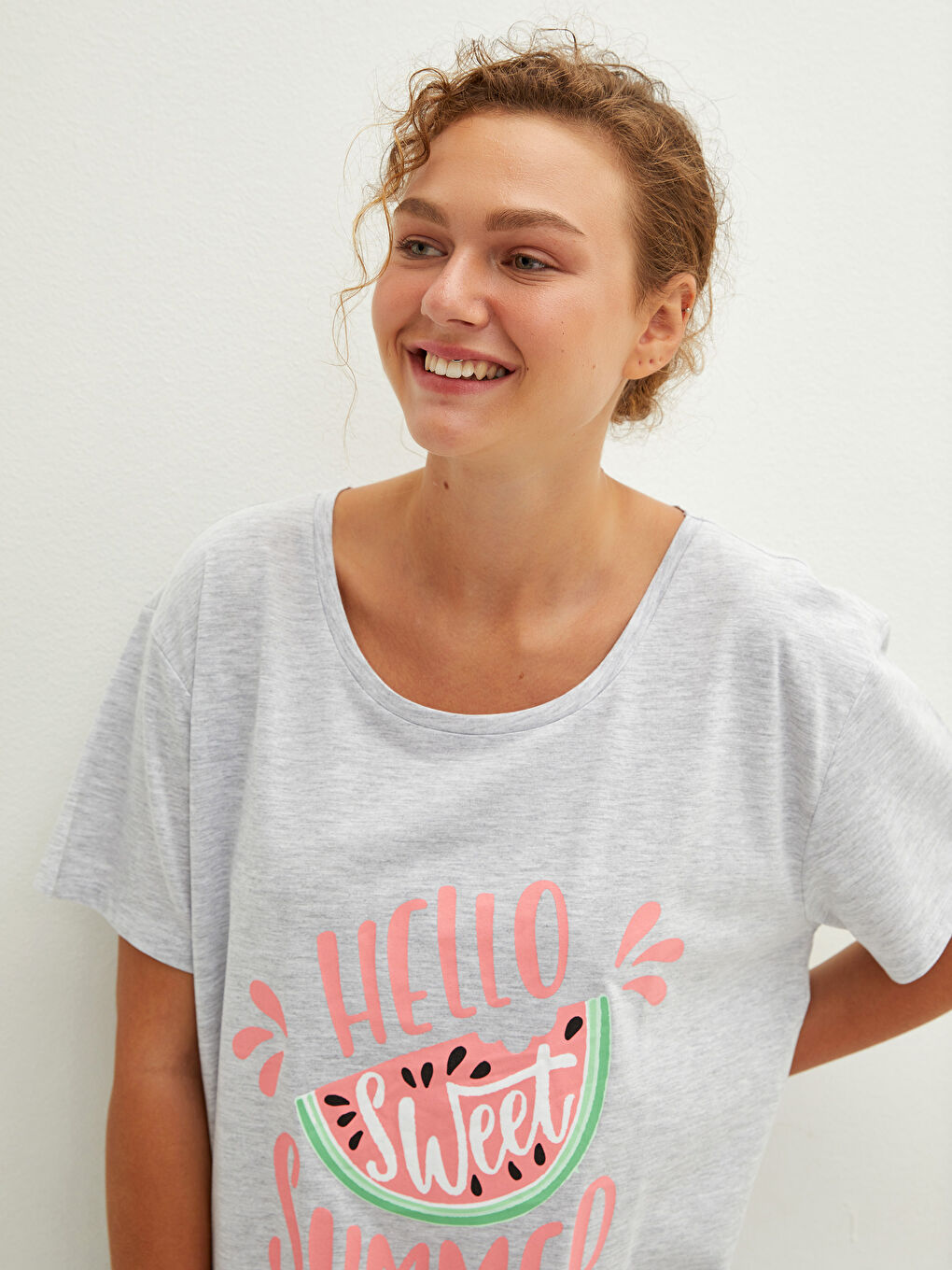 Gri Bisiklet Yaka Baskılı Kısa Kollu Kadın Gecelik-5