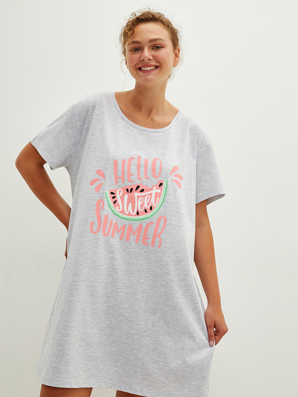 Gri Bisiklet Yaka Baskılı Kısa Kollu Kadın Gecelik-1