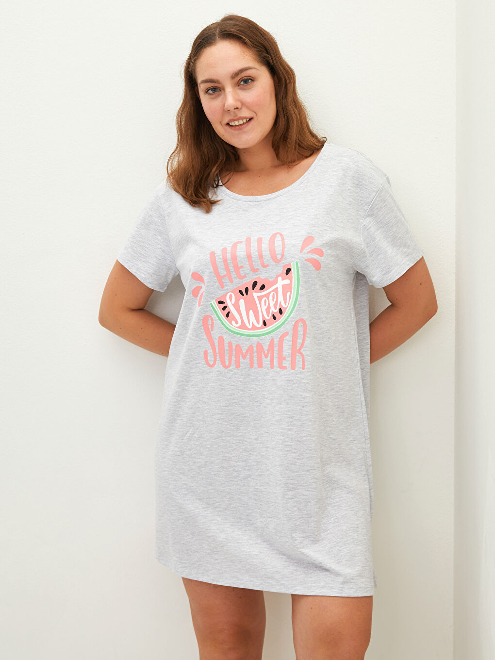 Gri Bisiklet Yaka Baskılı Kısa Kollu Kadın Gecelik
