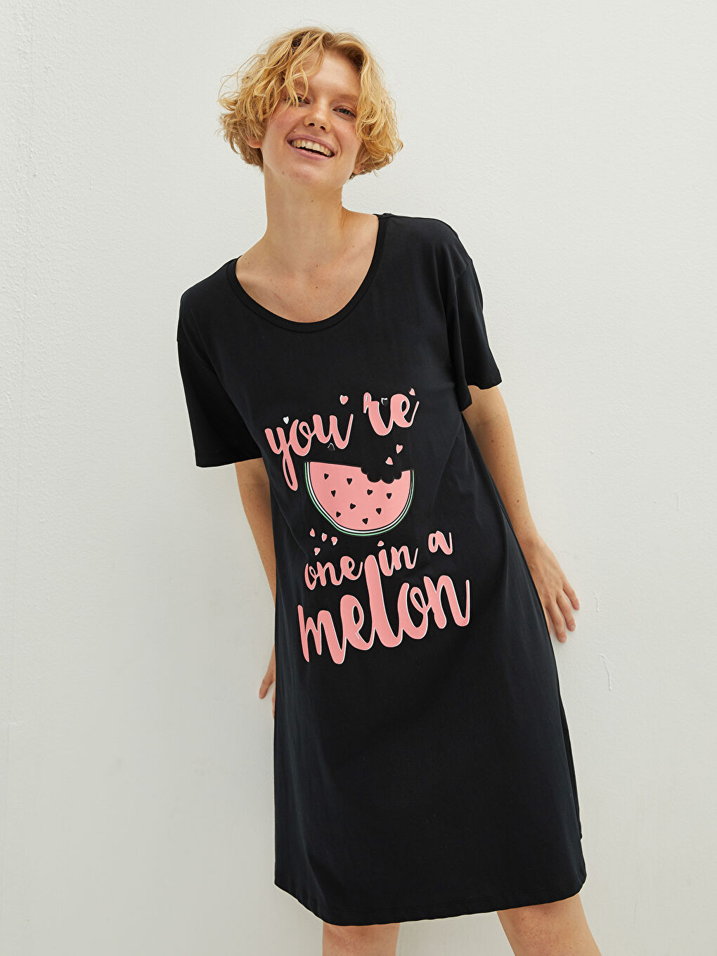 Siyah Bisiklet Yaka Baskılı Kısa Kollu Pamuklu Kadın Gecelik-5