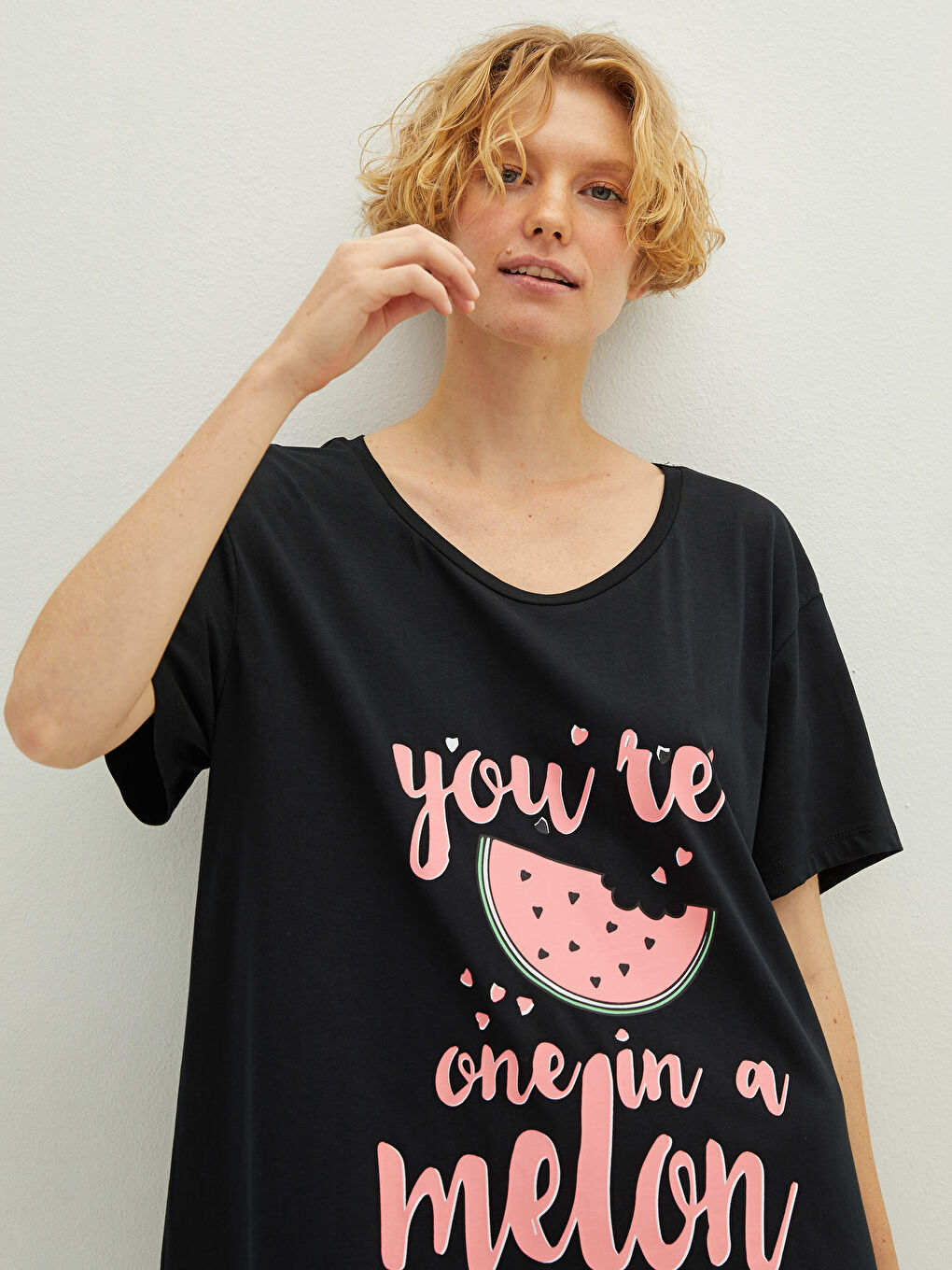 Siyah Bisiklet Yaka Baskılı Kısa Kollu Pamuklu Kadın Gecelik-7