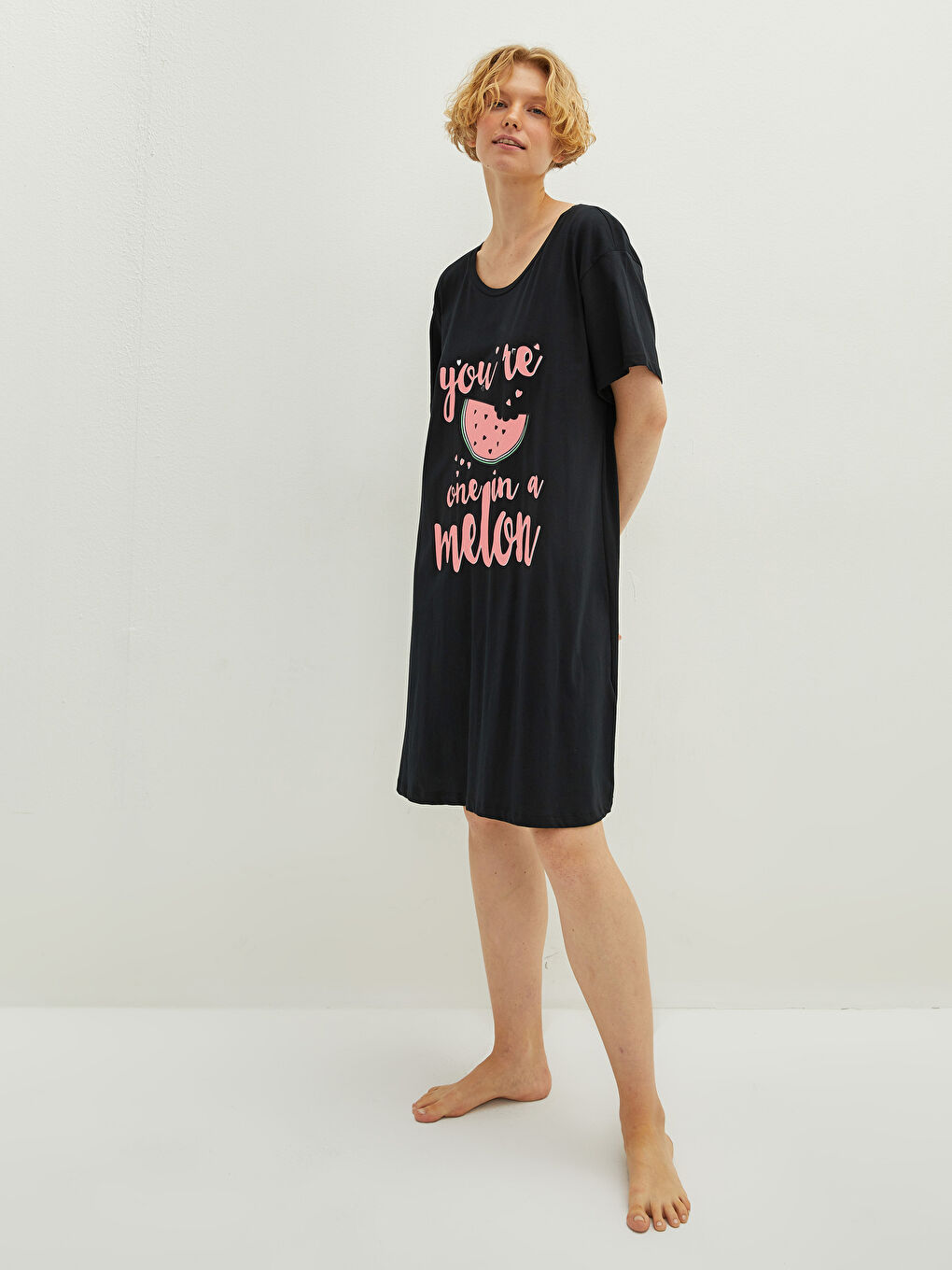 Siyah Bisiklet Yaka Baskılı Kısa Kollu Pamuklu Kadın Gecelik-3