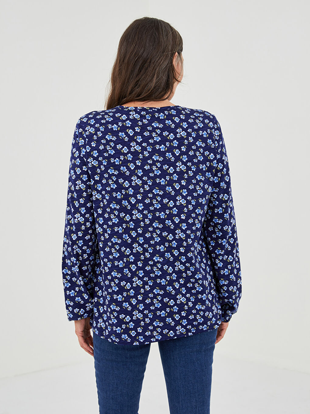 Lacivert Bağlamalı Yaka Çiçekli Uzun Kollu Kadın Bluz-4