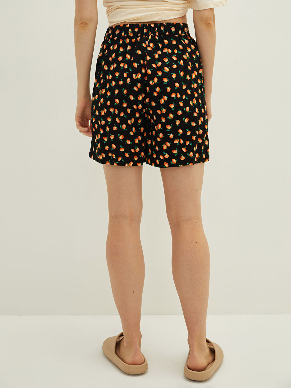LC Waikiki Elastic Waist Patterned Viscose Women's Bermuda Shorts -S1KU31Z8-LQJ