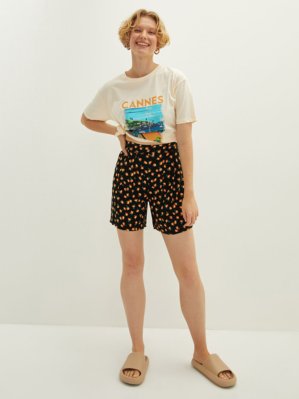 LC Waikiki Elastic Waist Patterned Viscose Women's Bermuda Shorts -S1KU31Z8-LQJ