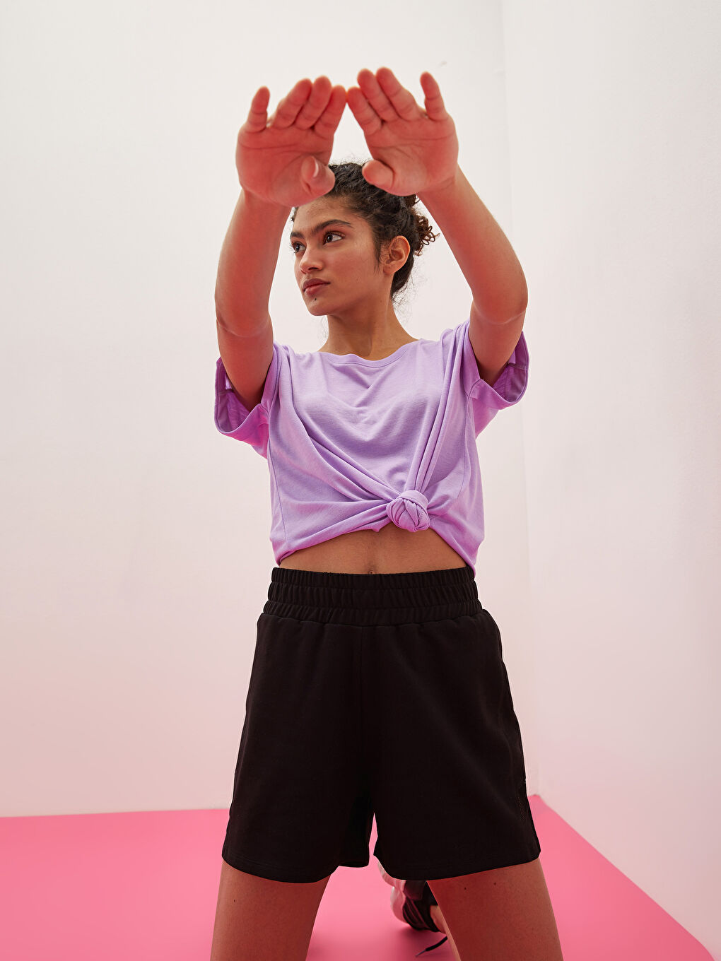 Siyah Beli Lastikli File Detaylı Kadın Spor Şort-2