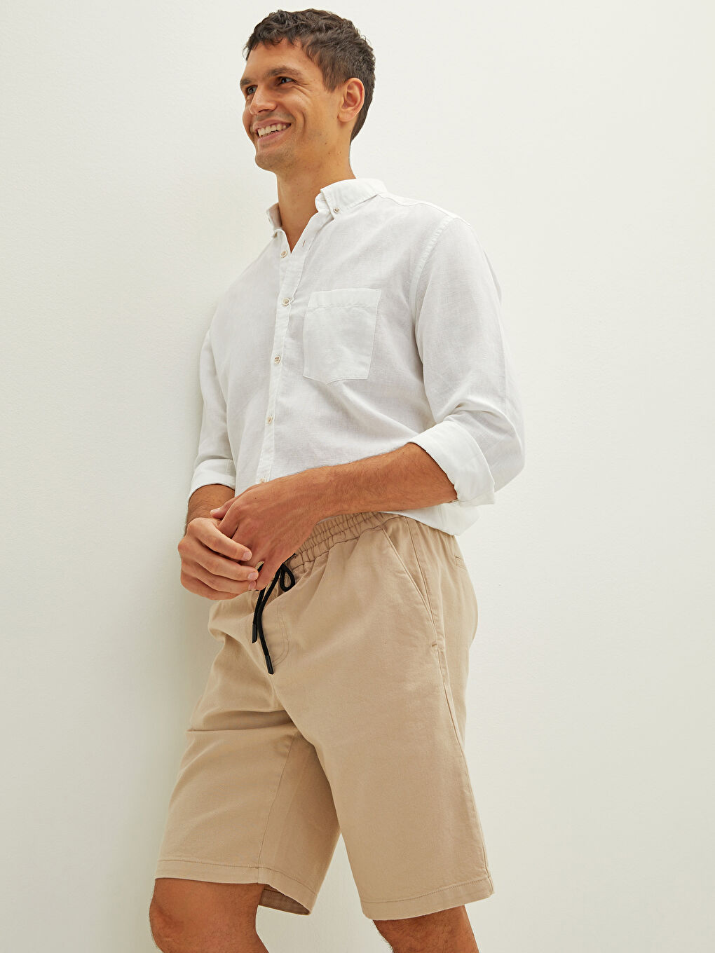 Bej Standart Kalıp Gabardin Erkek Şort