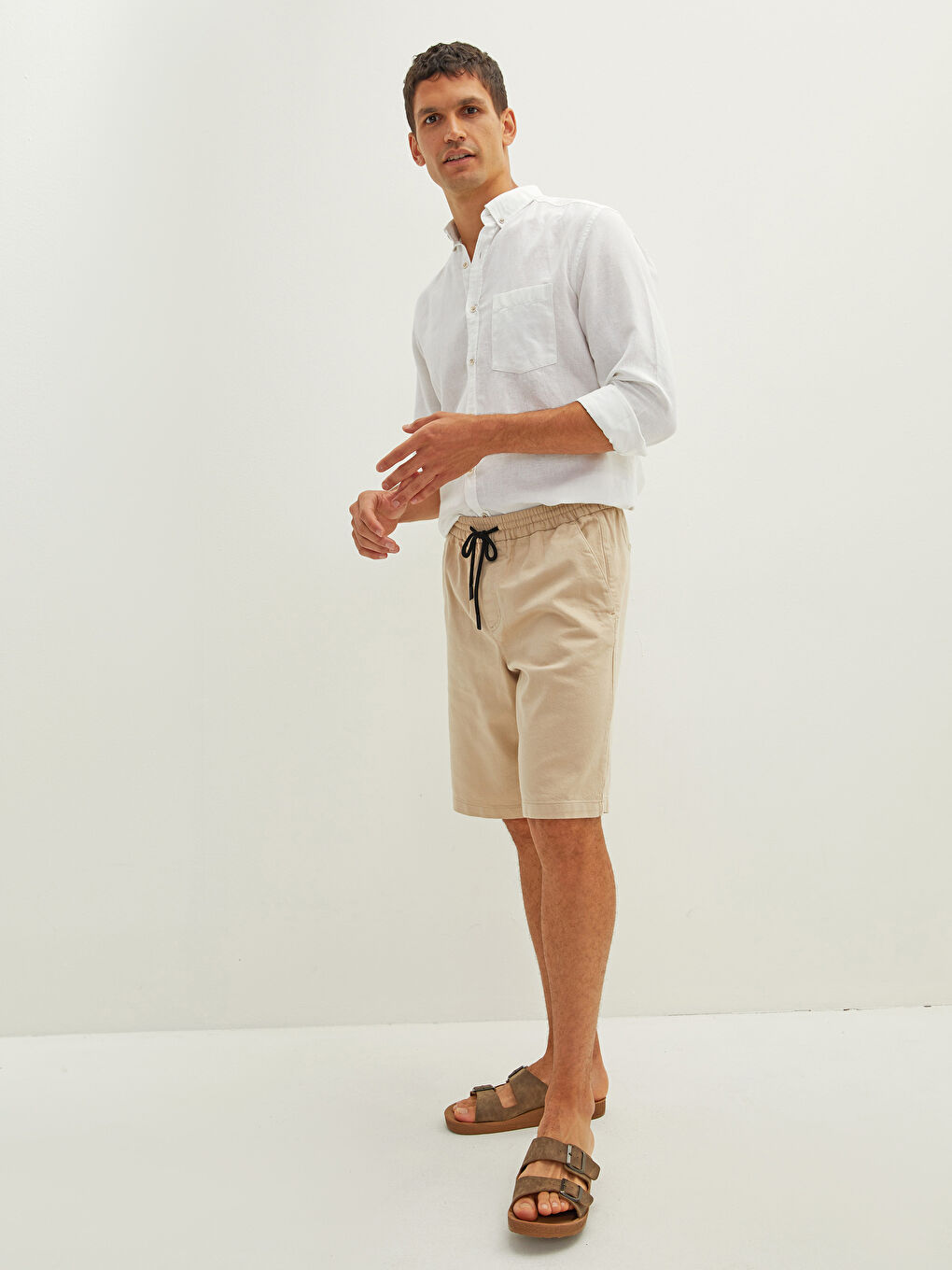 Bej Standart Kalıp Gabardin Erkek Şort-1