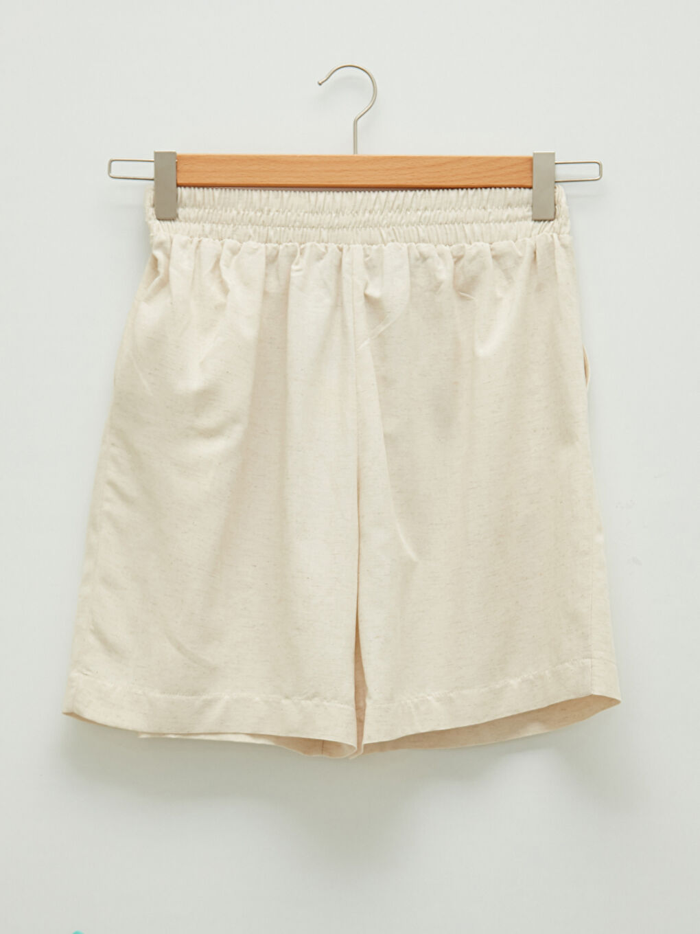 Ekru Beli Lastikli Düz Cep Detaylı Keten Karışımlı Kumaş Kadın Bermuda Şort-5
