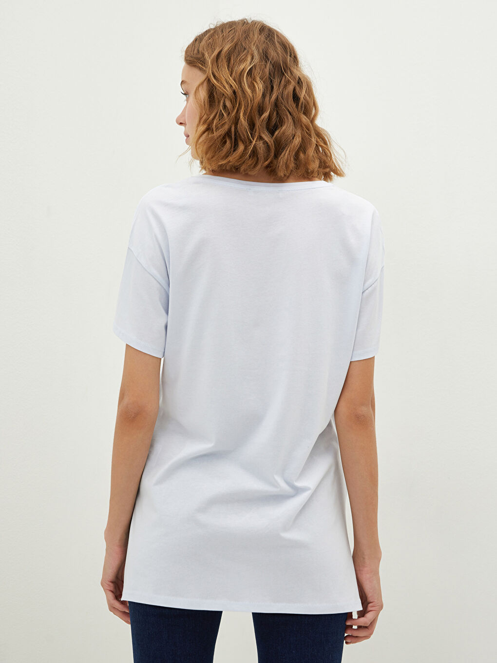 Футболка для жінок з V-подібним вирізом, простим дизайном і коротким рукавом-9