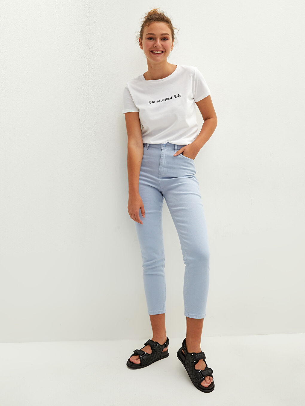 Mavi Yüksel Bel Mom Fit Cep Detaylı Kadın Jean Pantolon-1