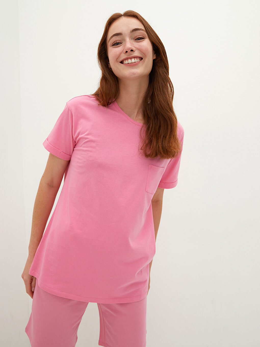 Pembe Bisiklet Yaka Düz Cep Detaylı Kısa Kollu Pamuklu Kadın Tişört-5