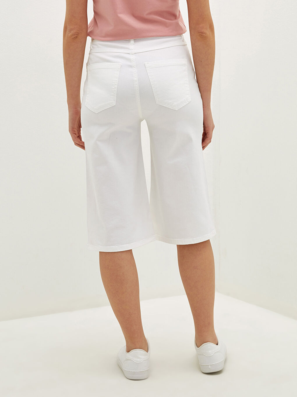 Beyaz Yüksek Bel Slim Fit Cep Detaylı Kadın Rodeo Jean Kapri-4