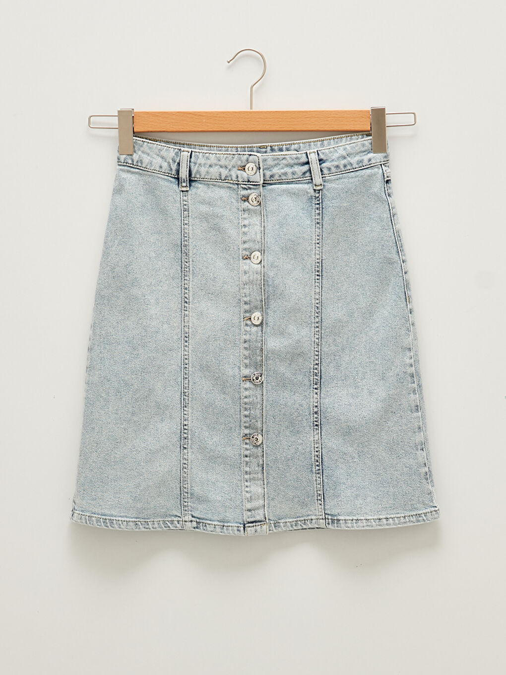 تنورة جينز للسيدات بقصة رفيعة وتفاصيل جيوب-4