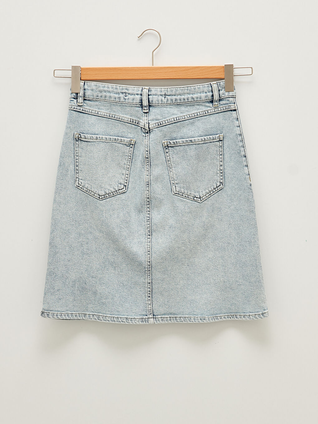 تنورة جينز للسيدات بقصة رفيعة وتفاصيل جيوب-5