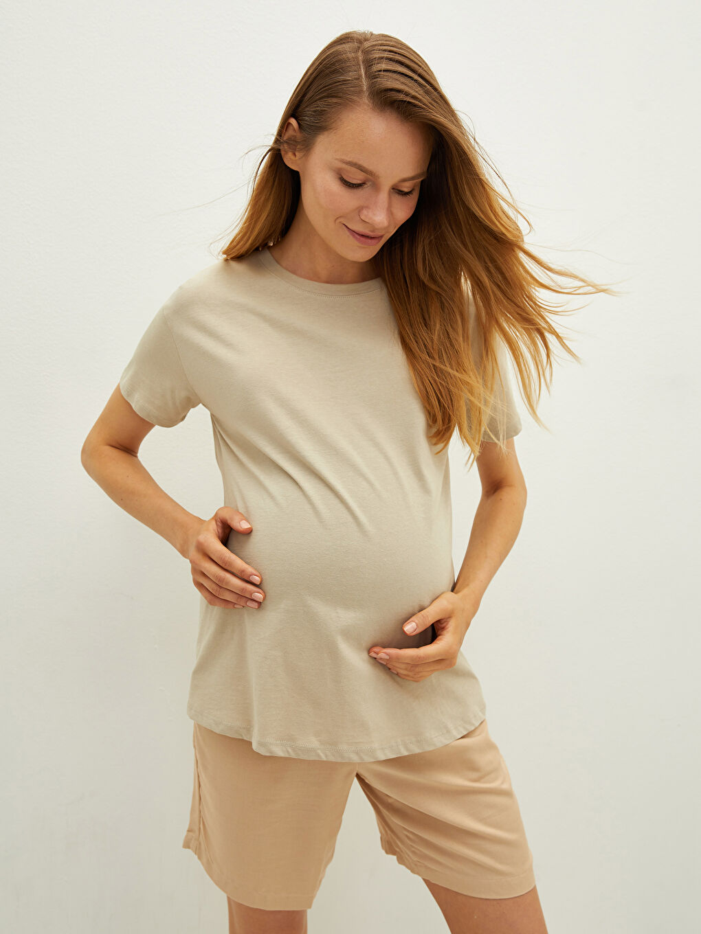 Gri Bisiklet Yaka Düz Kısa Kollu Hamile Tişört-2