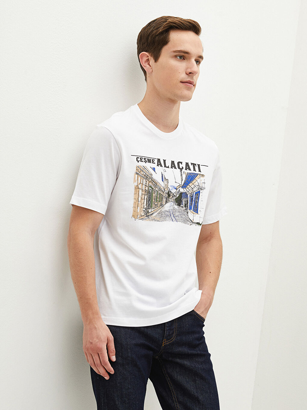 Beyaz Bisiklet Yaka Kısa Kollu Alaçatı Baskılı Penye Erkek Tişört