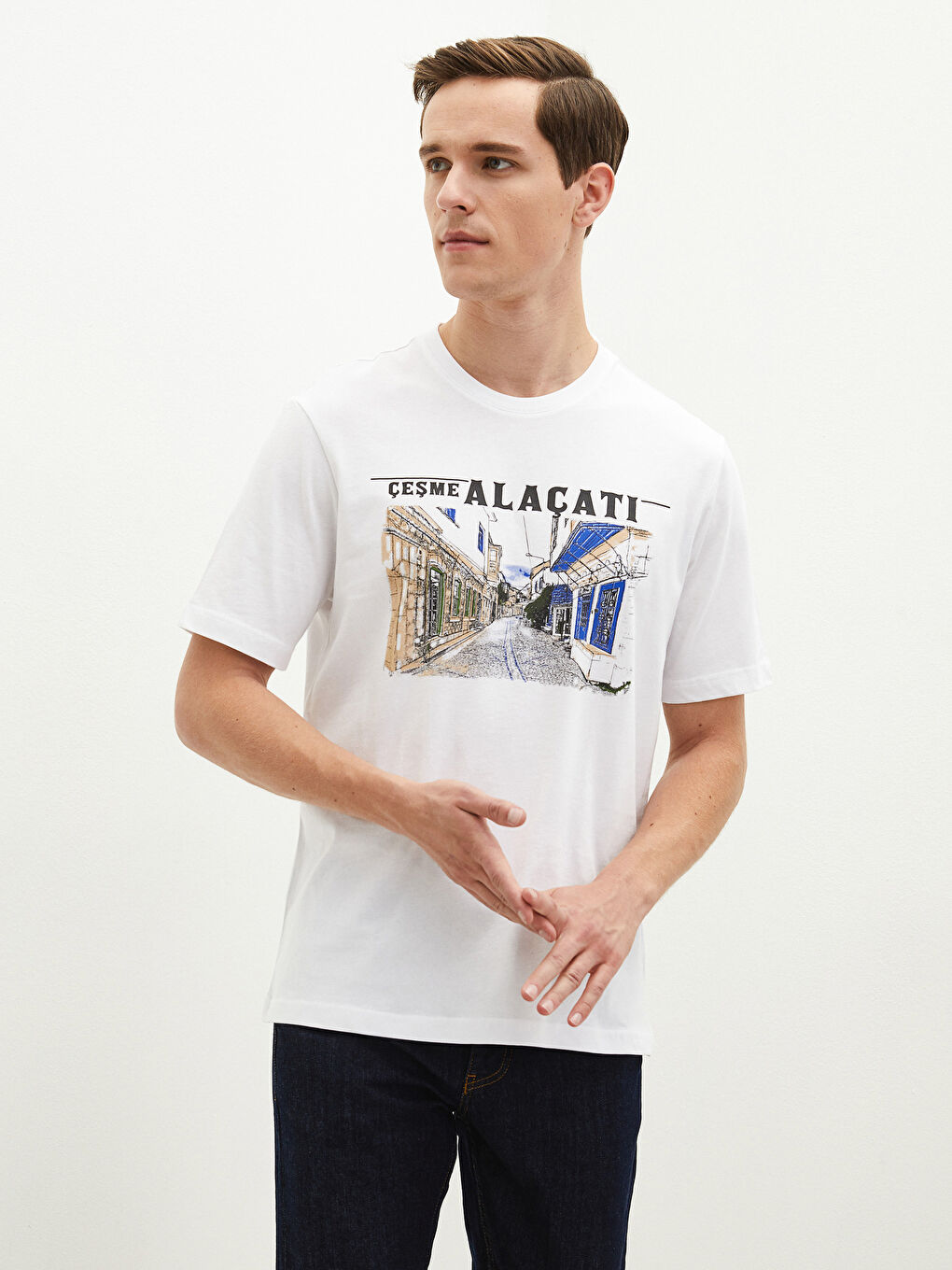 Beyaz Bisiklet Yaka Kısa Kollu Alaçatı Baskılı Penye Erkek Tişört-2