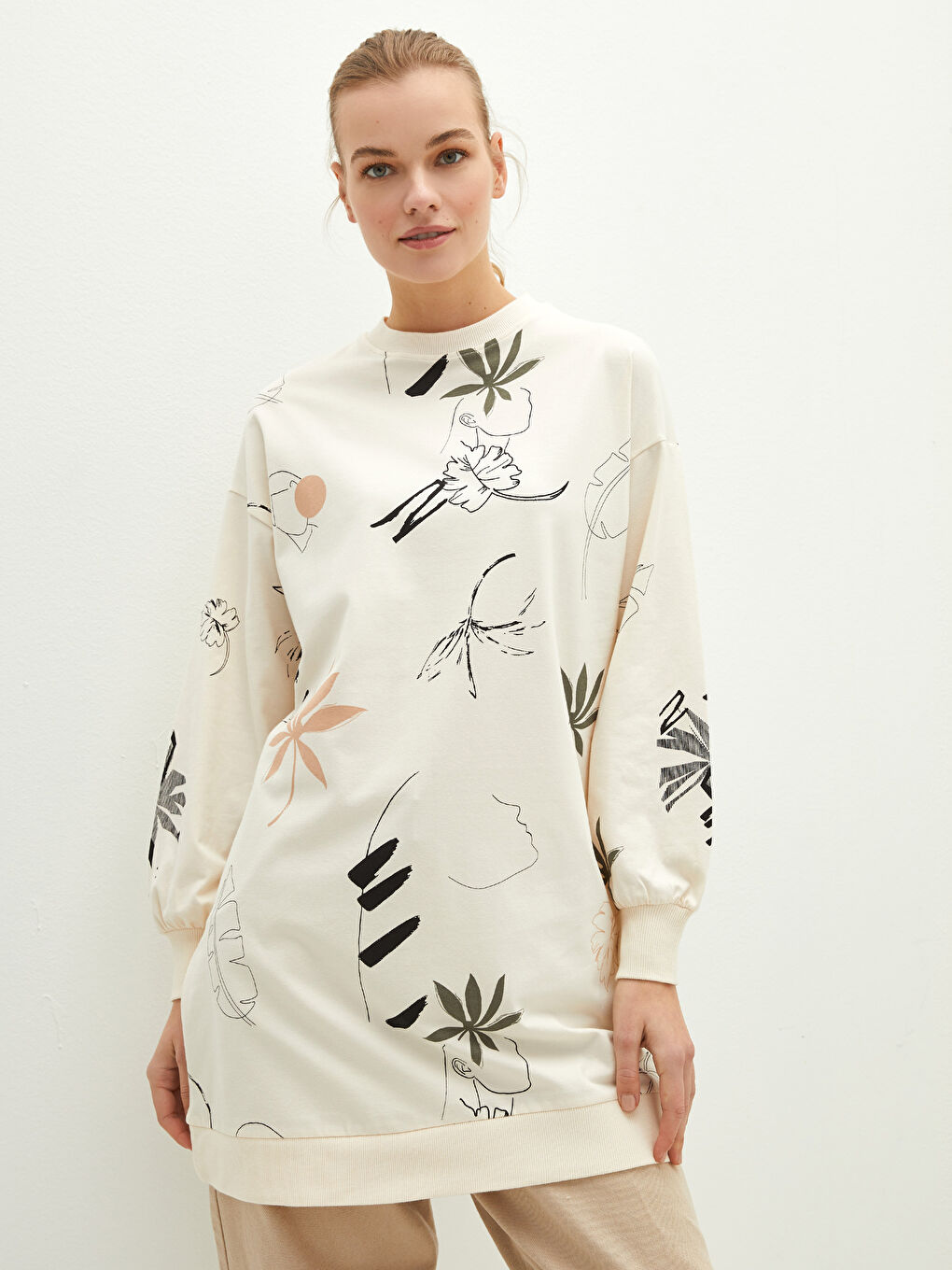 Bej Bisiklet Yaka Baskılı Uzun Kollu Kadın Tunik-1