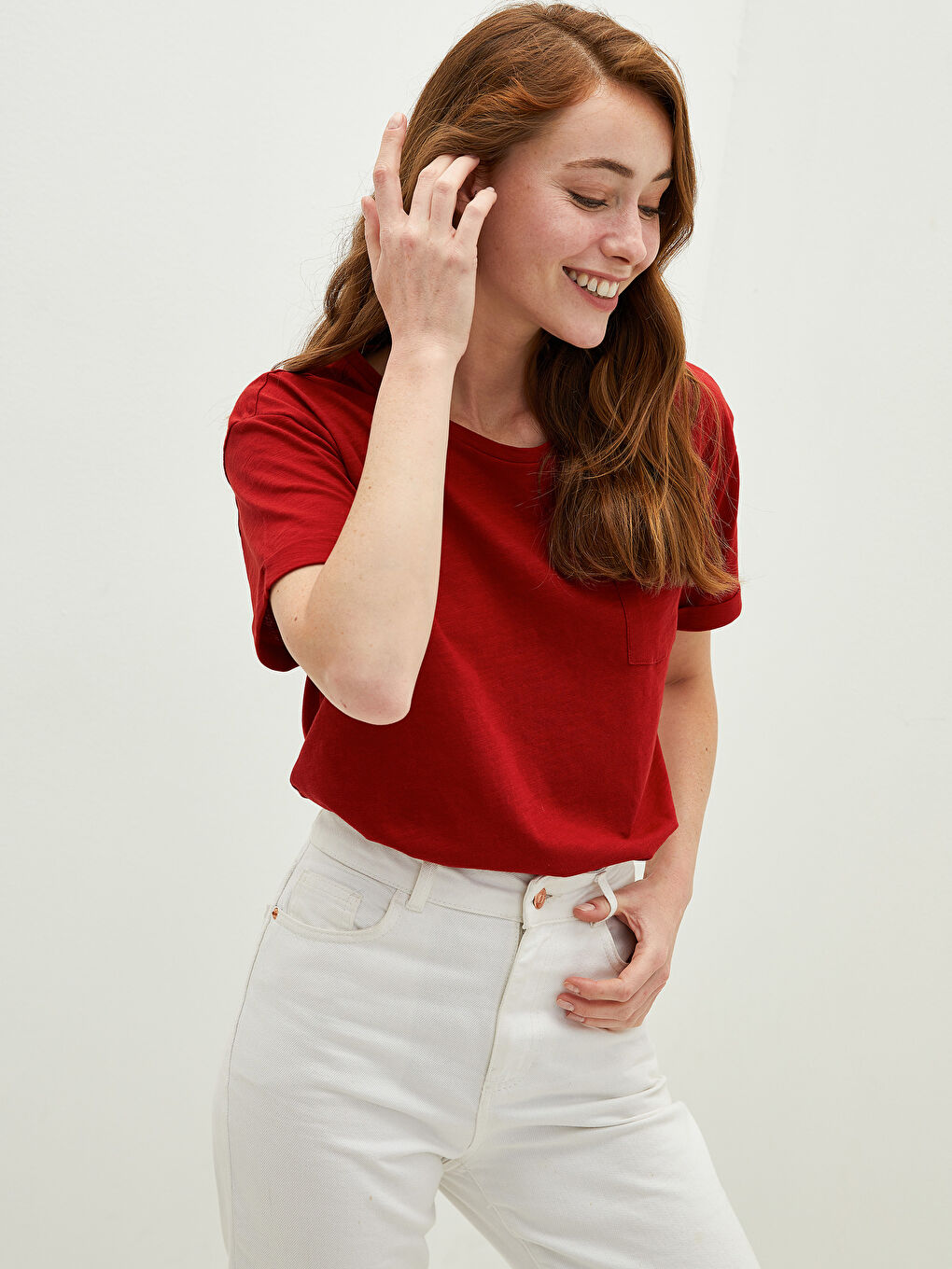 Kırmızı Bisiklet Yaka Düz Cep Detaylı Pamuklu Kadın Tişört-1