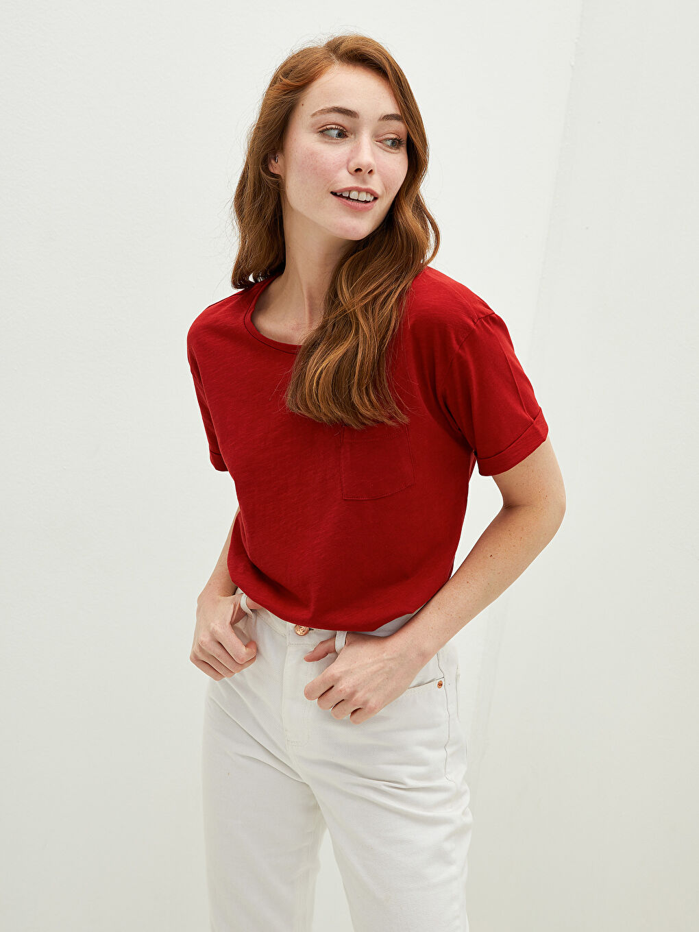 Kırmızı Bisiklet Yaka Düz Cep Detaylı Pamuklu Kadın Tişört-3