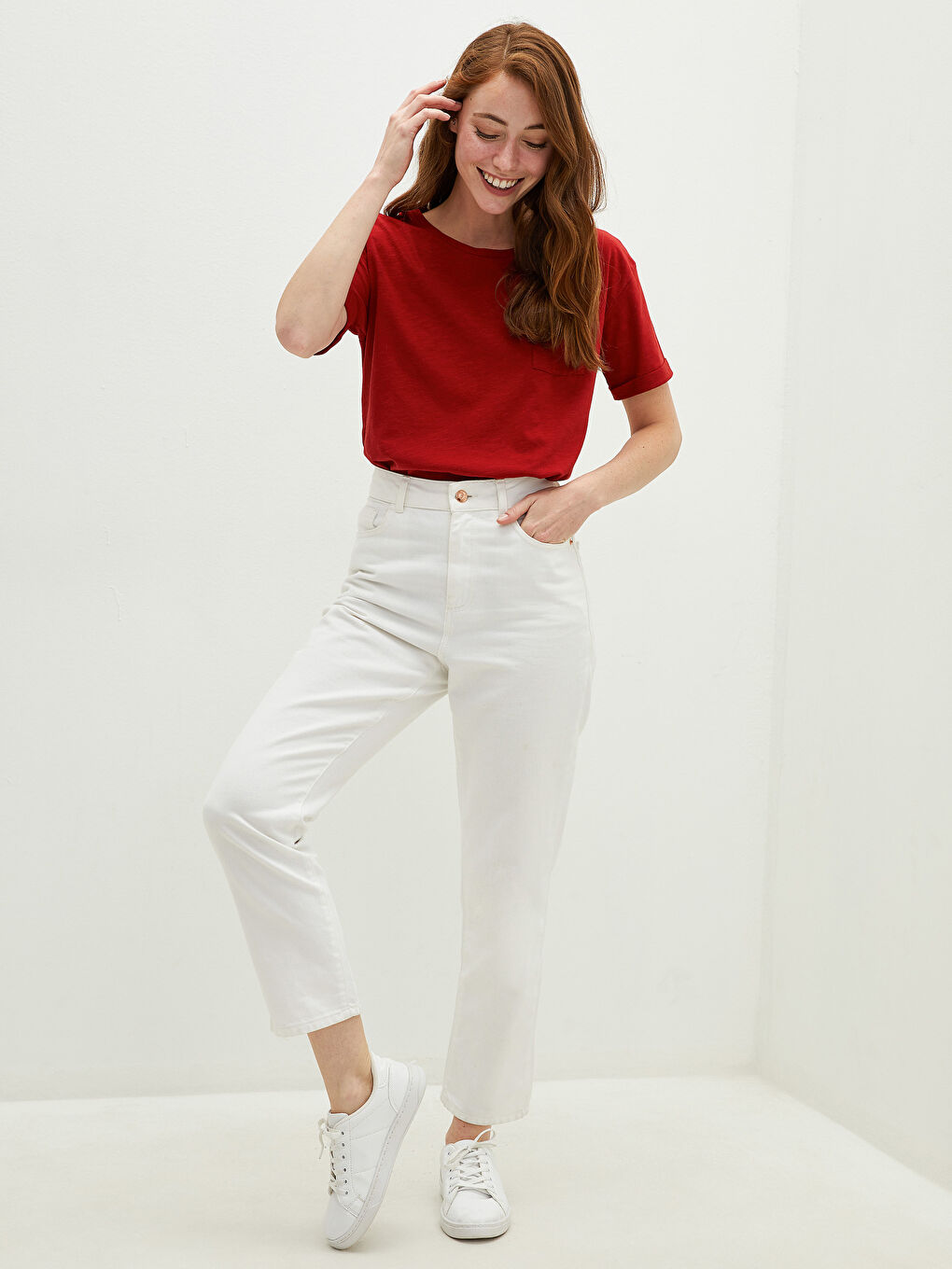 Kırmızı Bisiklet Yaka Düz Cep Detaylı Pamuklu Kadın Tişört-4