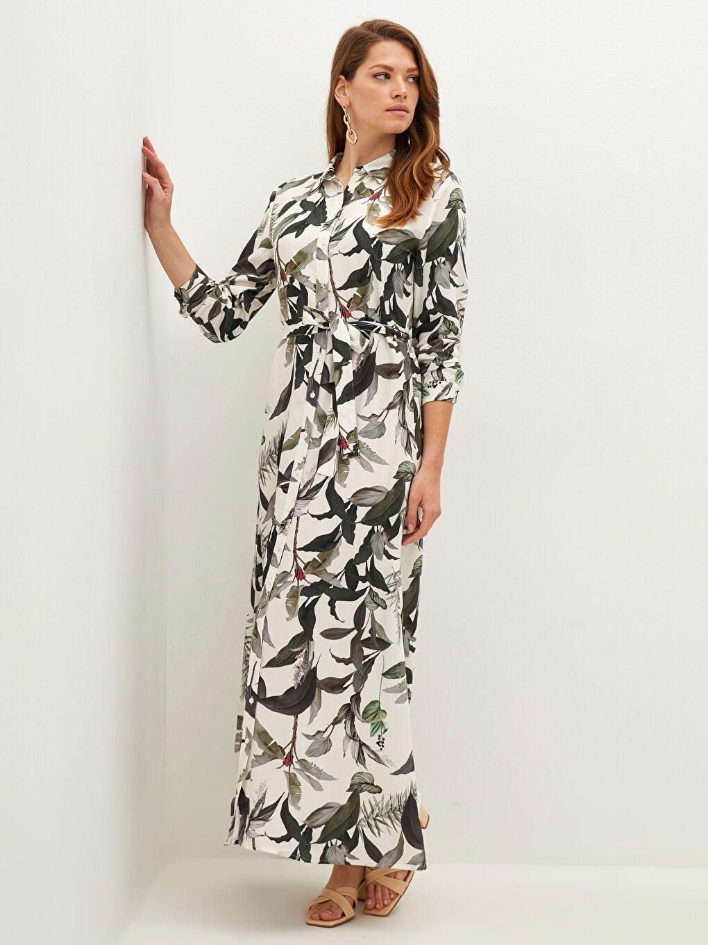 Robe Femme en Viscose à Manches Longues avec Col de Chemise Boutonné et Motif-1