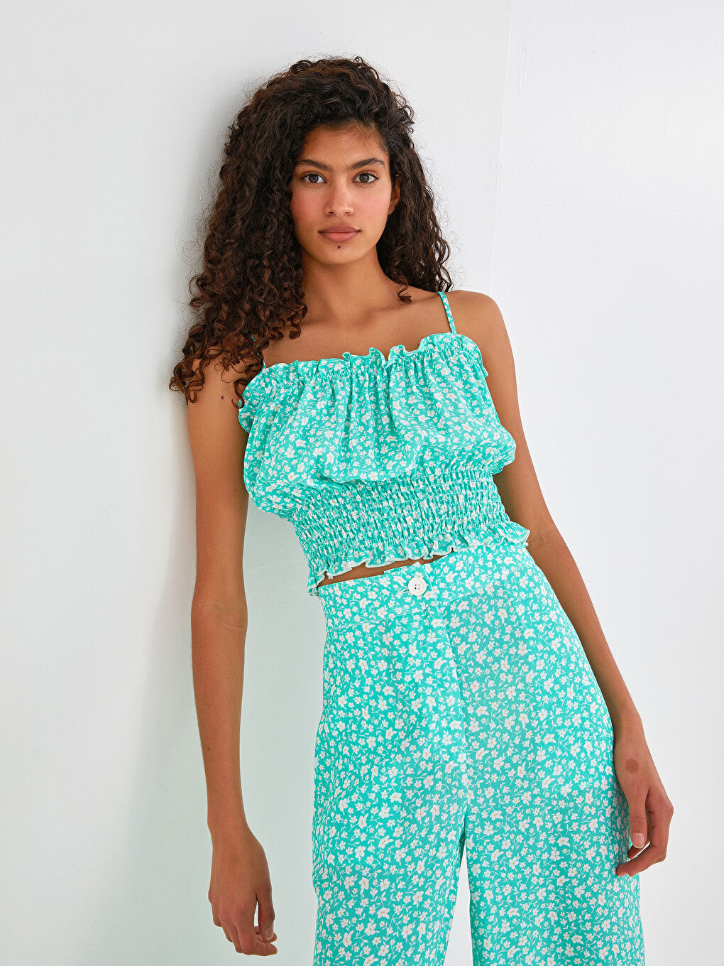 Блузка из вискозы с квадратным воротником, ремешками, цветочным узором и оборками для женщин-1