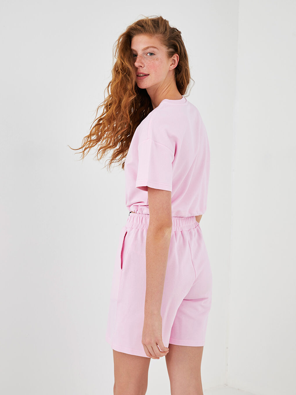 Pembe Bisiklet Yaka Baskılı Kısa Kollu Pamuklu Kadın Sweatshirt-5