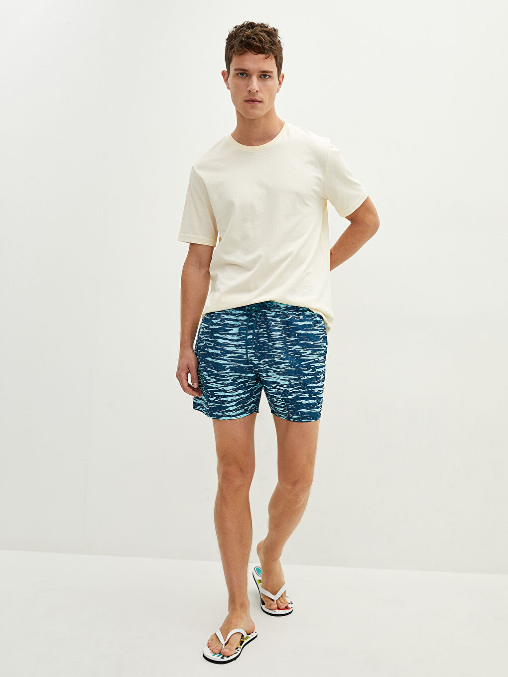 Lacivert Kısa Boy Desenli Erkek Deniz Şortu