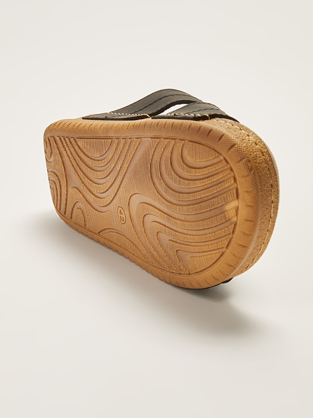 Siyah Deri Görünümlü Çapraz Bantlı Erkek Terlik-4