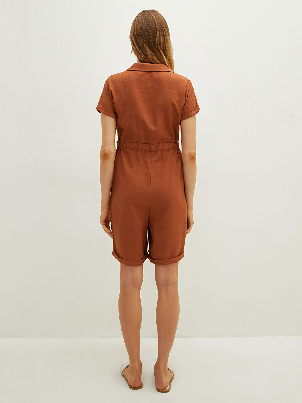 Kahverengi Gömlek Yaka Düz Beli Bağlama Detaylı Gabardin Kumaş Hamile Tulum-5