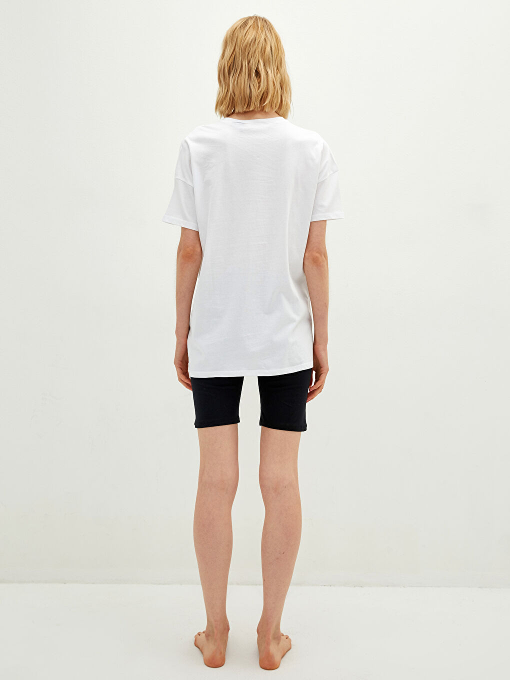 Beyaz Bisiklet Yaka BT21 Baskılı Kısa Kollu Kadın Şortlu Pijama Takımı-4