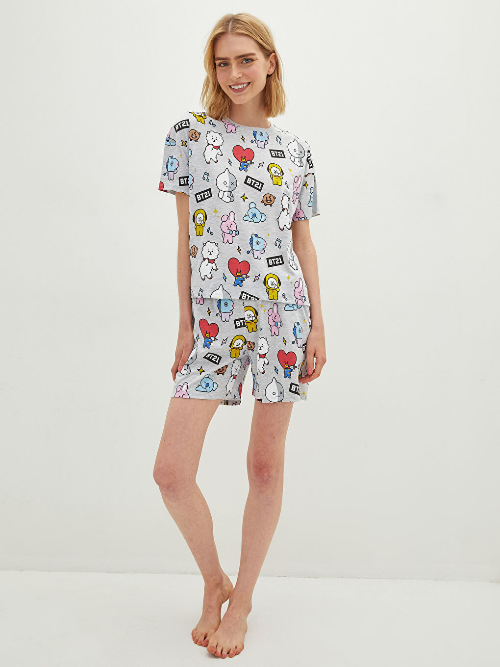 Gri Bisiklet Yaka BT21 Baskılı Kısa Kollu Pamuklu Kadın Şortlu Pijama Takımı-2