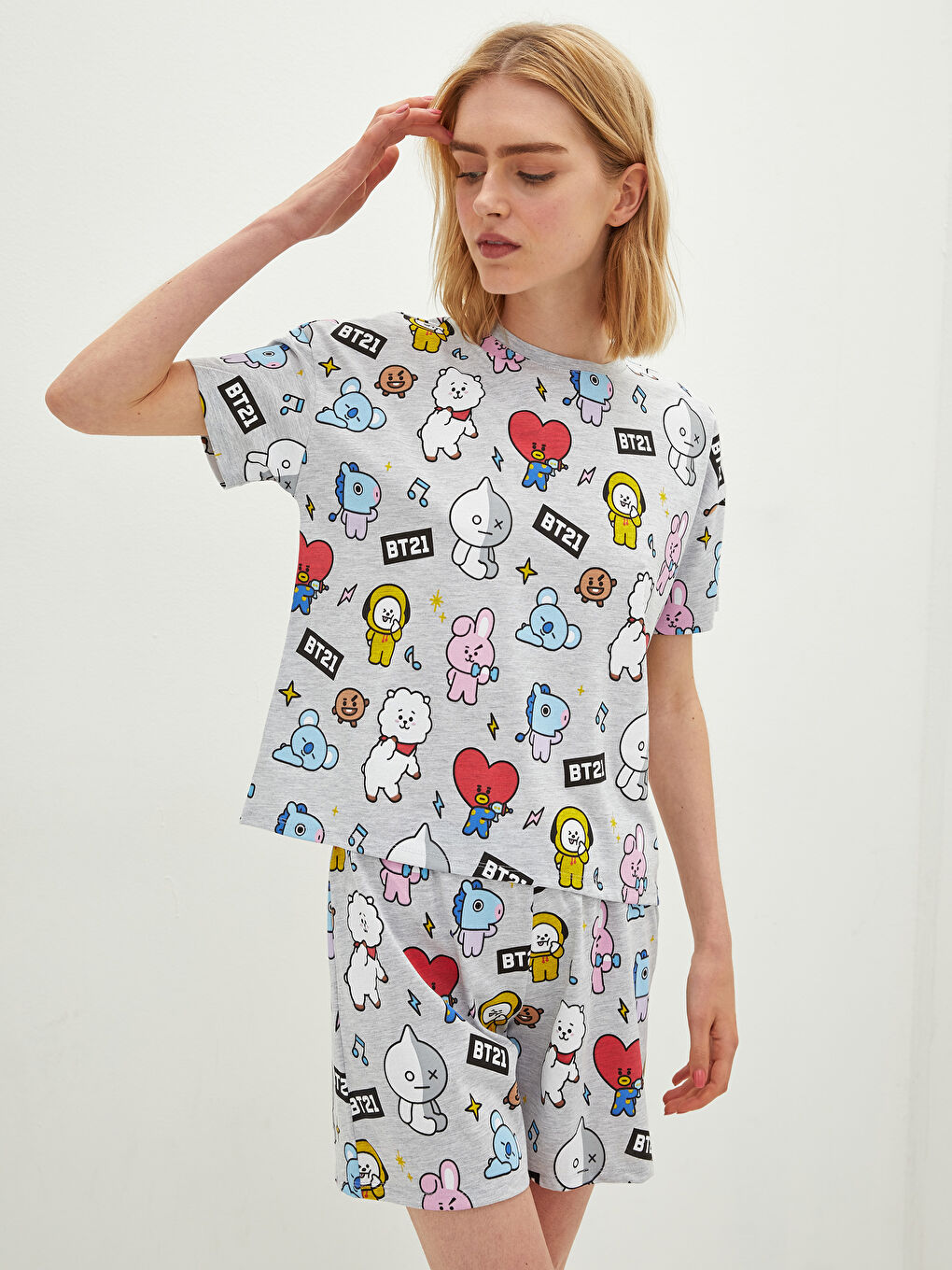 Gri Bisiklet Yaka BT21 Baskılı Kısa Kollu Pamuklu Kadın Şortlu Pijama Takımı-3