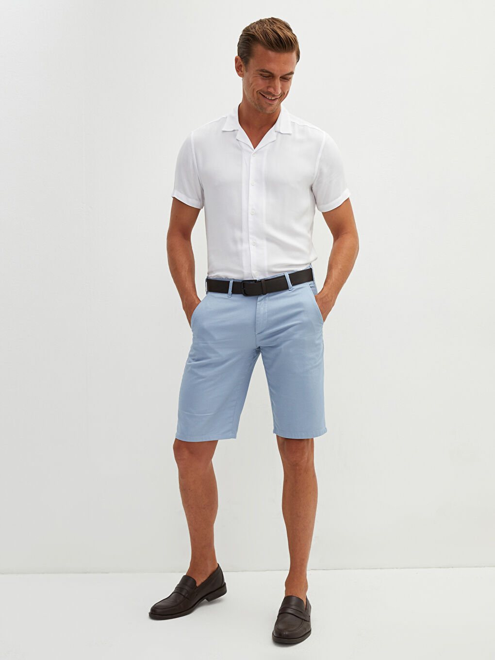 Mavi Standart Kalıp Bermuda Kemerli Erkek Şort