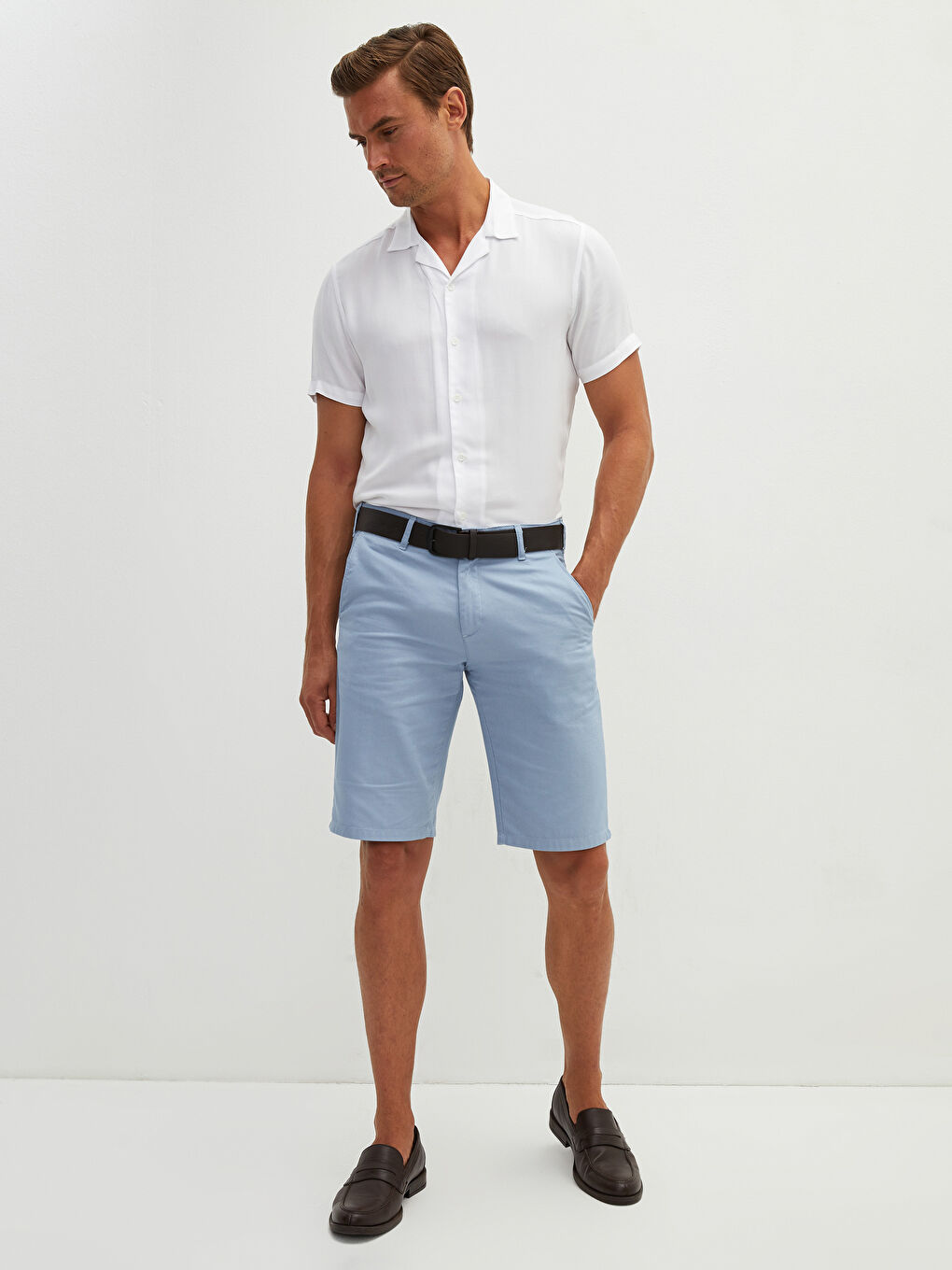 Mavi Standart Kalıp Bermuda Kemerli Erkek Şort-1