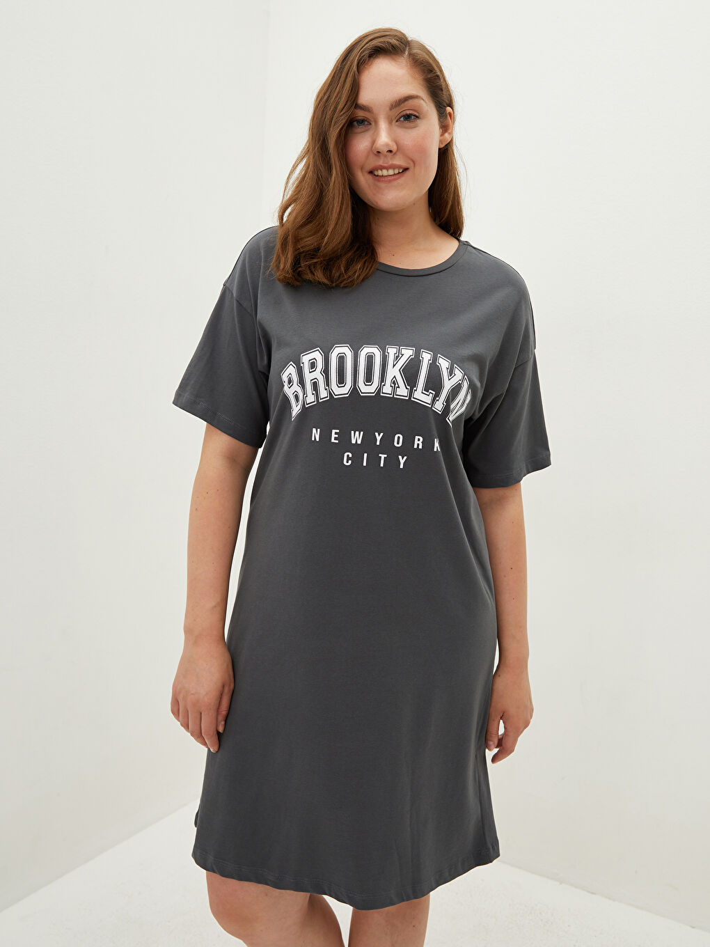 Gri Büyük Beden Bisiklet Yaka Baskılı Kısa Kollu Kadın Elbise-5