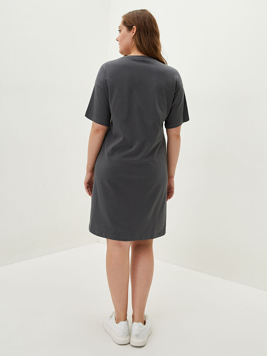 Gri Büyük Beden Bisiklet Yaka Baskılı Kısa Kollu Kadın Elbise-11