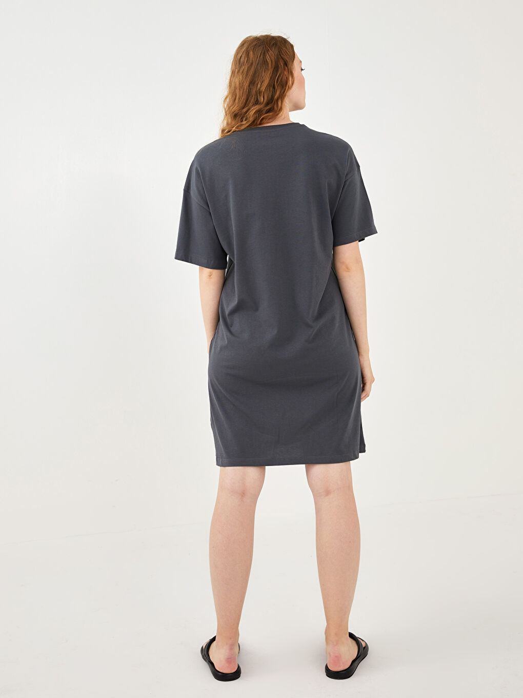 Gri Büyük Beden Bisiklet Yaka Baskılı Kısa Kollu Kadın Elbise-10