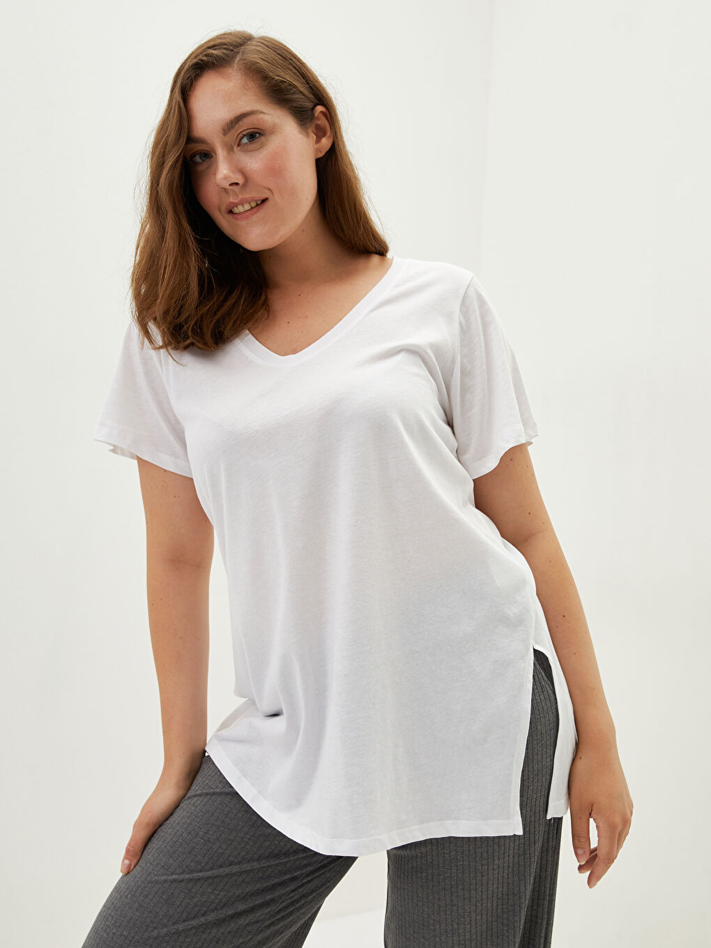 T-shirt Femme Grande Taille Encolure en V Droite Manches Courtes-1