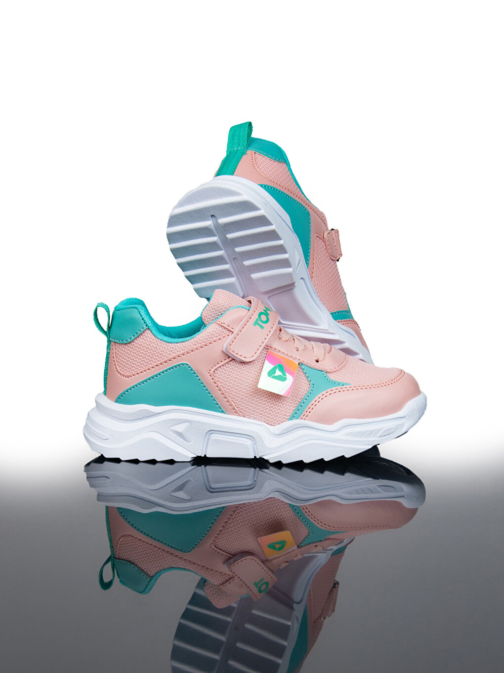 Pembe Cırt Cırtlı Kız Çocuk Aktif Spor Ayakkabı