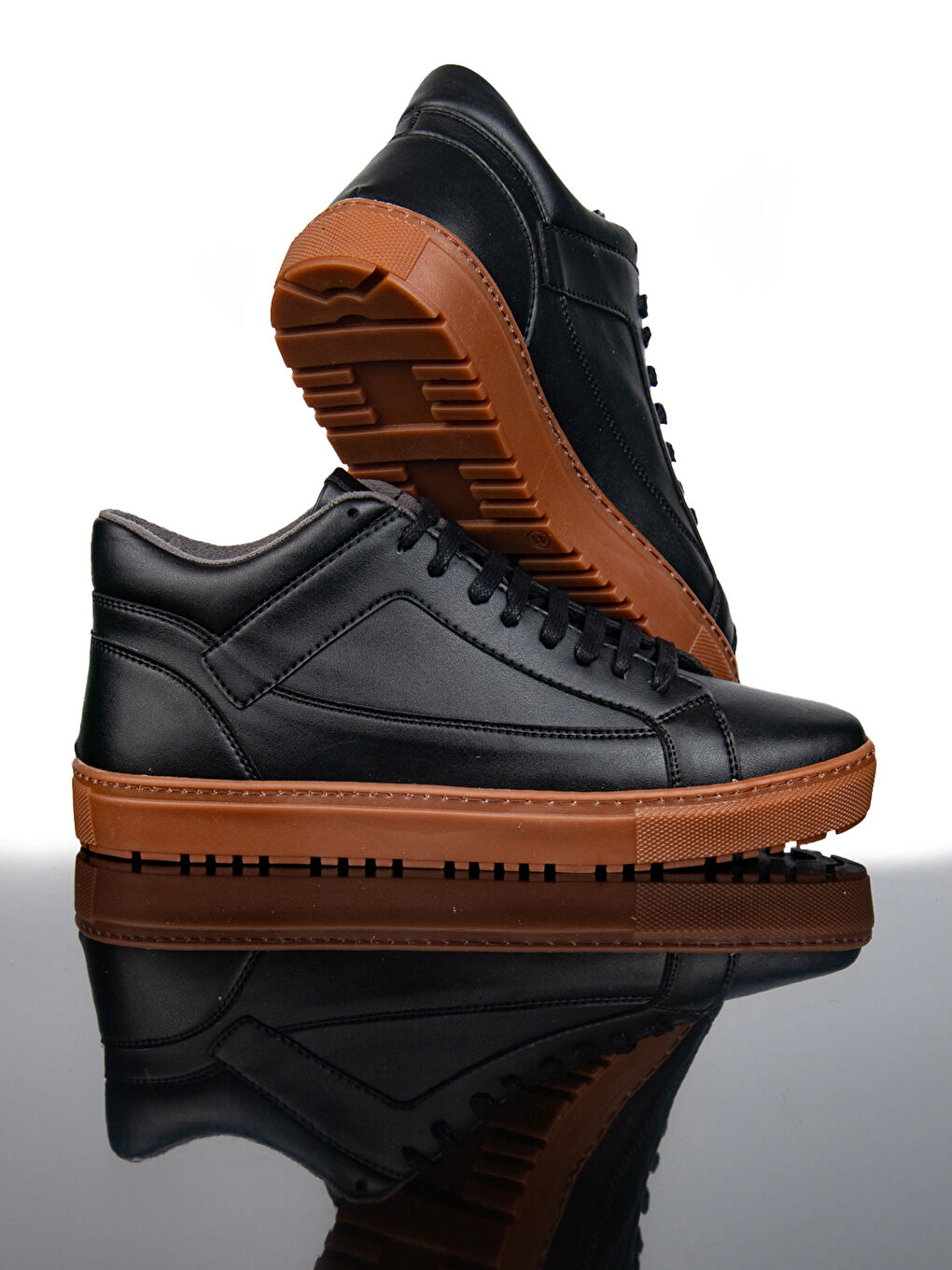 Siyah Bağcıklı Erkek Spor Ayakkabı