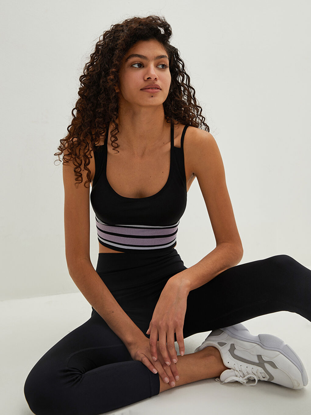 حمالة صدر رياضية مُخَطَّطة مربعة الرقبة للسيدات-1