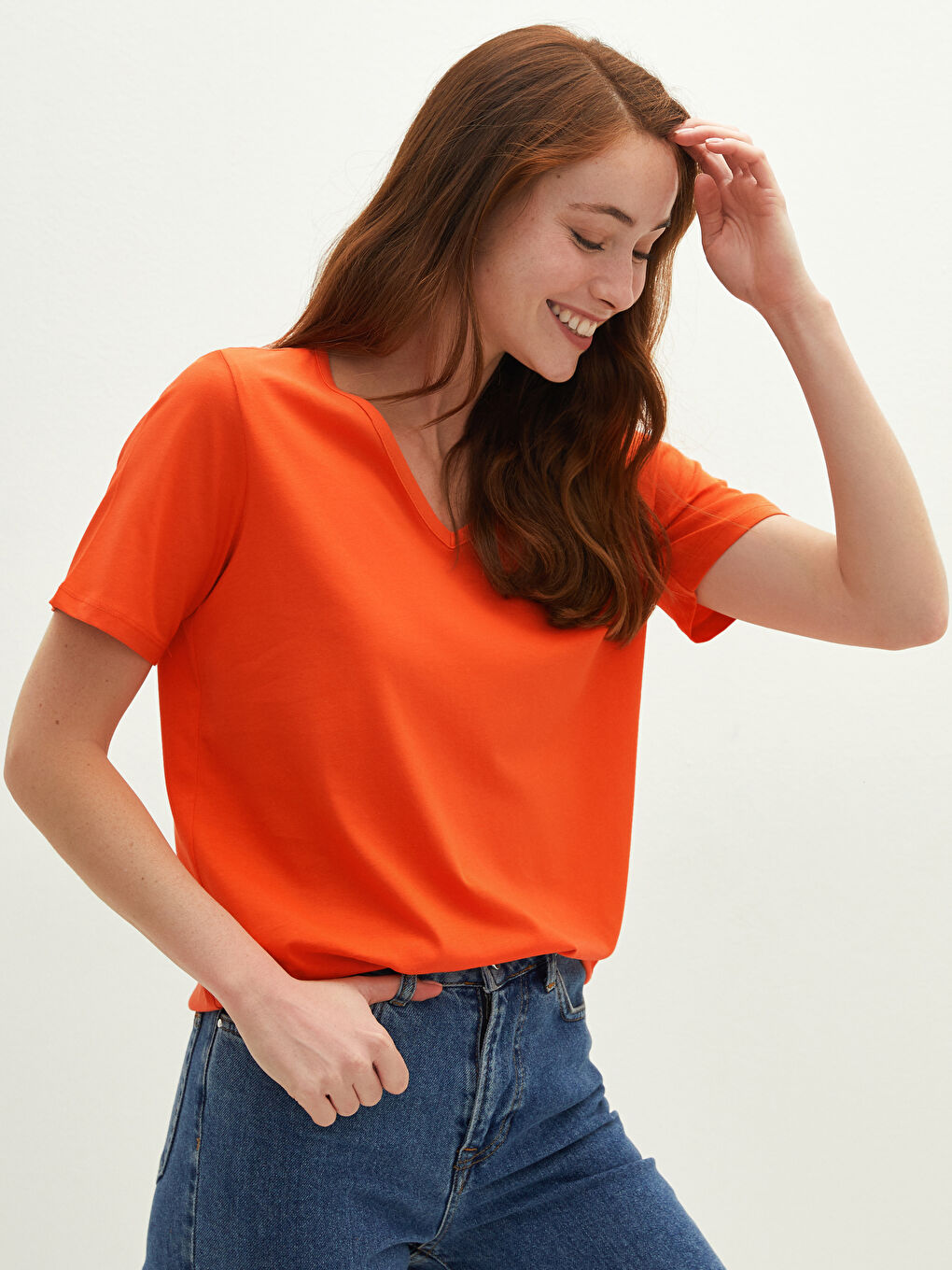 Mercan V Yaka Düz Kısa Kollu Kadın Tişört-1